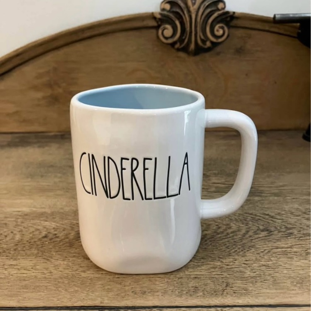 Rae Dunn Disney Cinderella
Mug